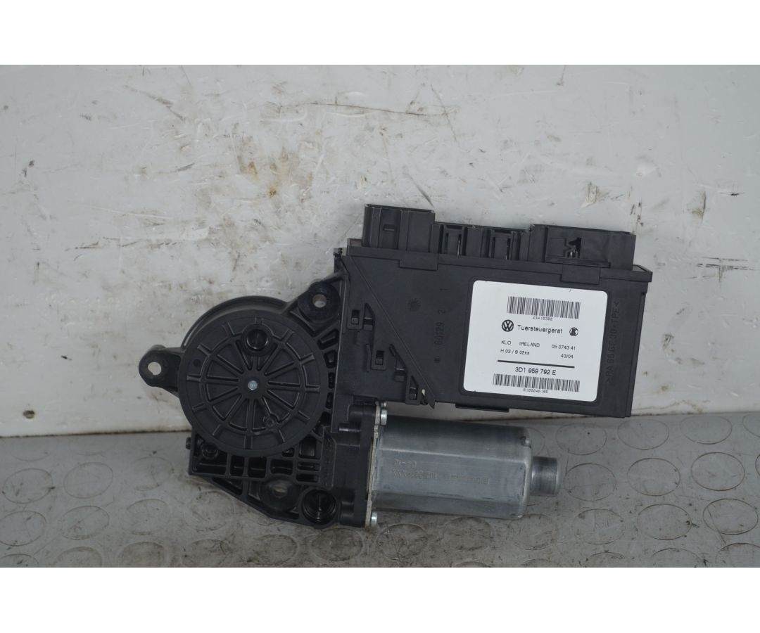 Macchinetta alzacristalli anteriore DX Volkswagen Touareg Dal 2002 al 2010 Cod 3D1959792E  1719843984543