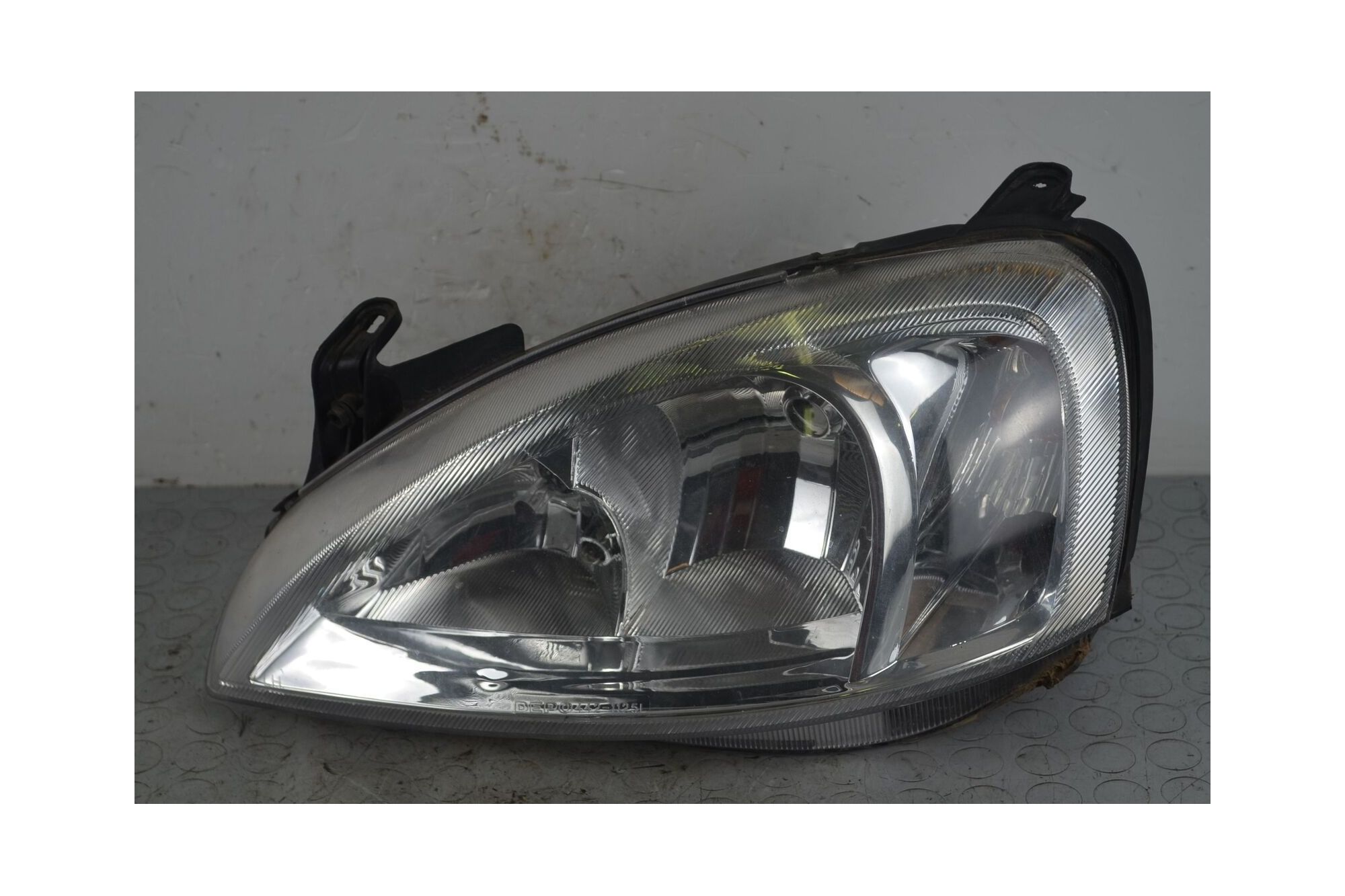 Faro anteriore SX Opel Corsa C  Dal 2000 al 2006 Cod 93188581  1720424995971