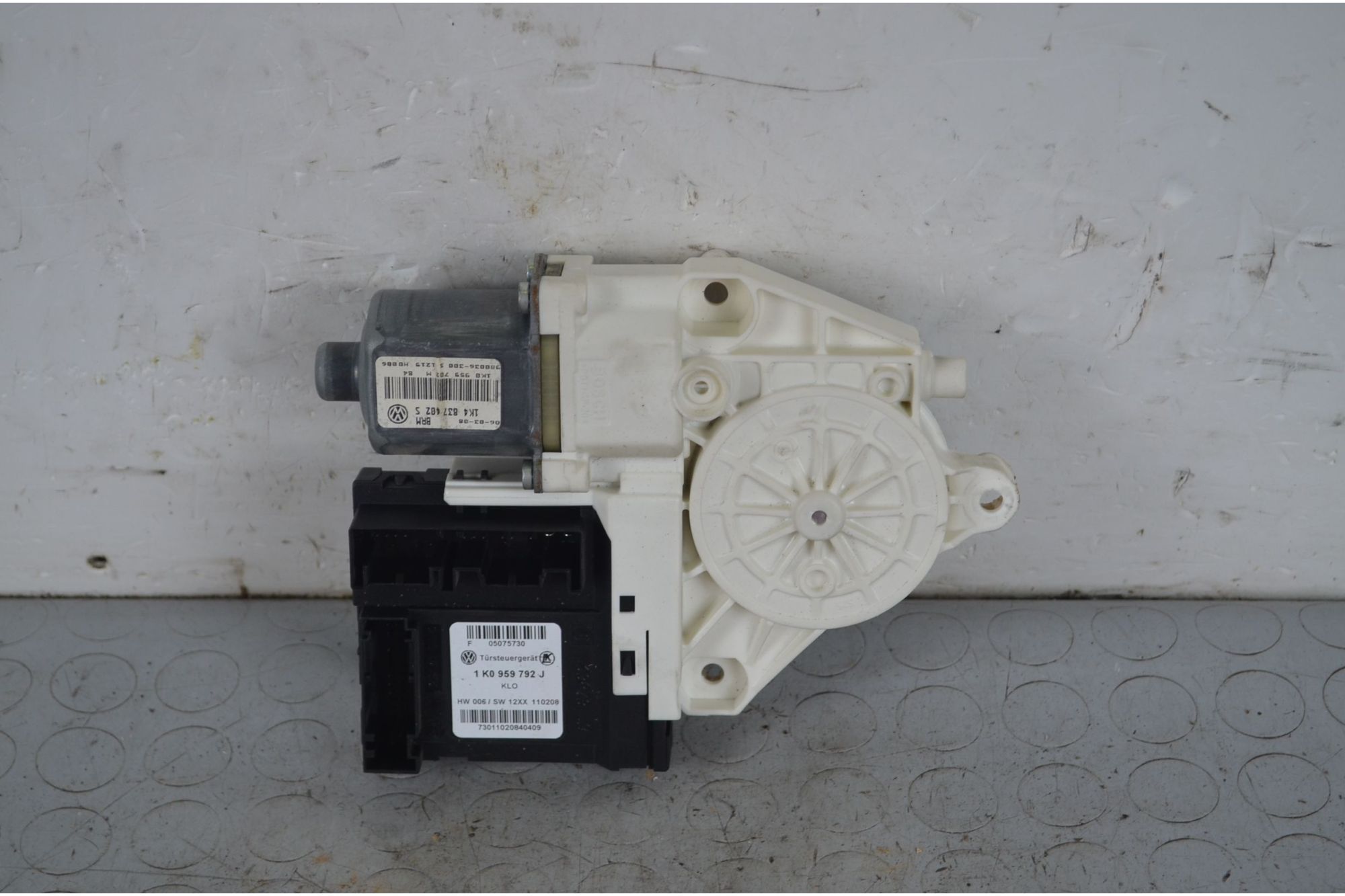 Motorino alzacristalli anteriore SX Volkswagen Golf V Dal 2003 al 2008 Cod 1K0959792J  1721121615483