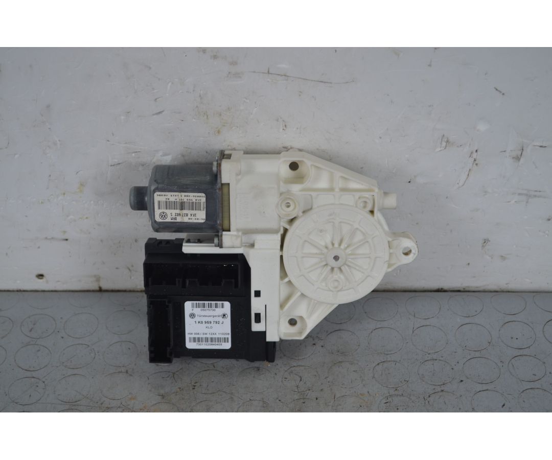 Motorino alzacristalli anteriore SX Volkswagen Golf V Dal 2003 al 2008 Cod 1K0959792J  1721121615483