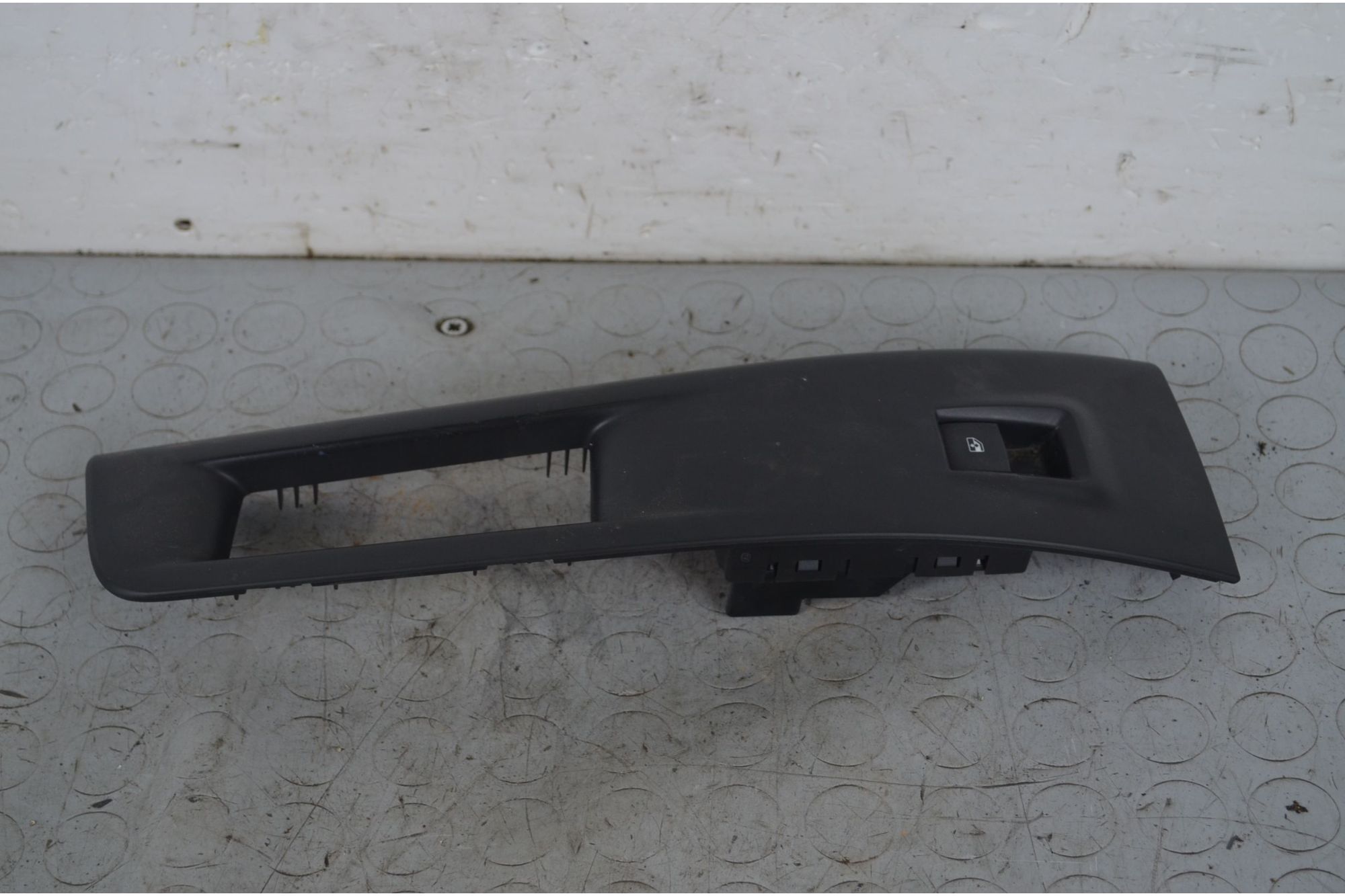 Pulsantiera alzacristalli anteriore DX Opel Astra J Dal 2009 al 2015 Cod 13301886  1721125944930