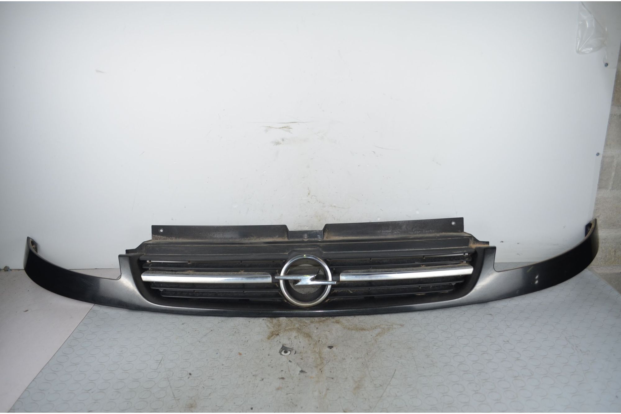 Griglia Anteriore Opel Vivaro dal 2001 al 2014 Cod 8200044873  1721379577588