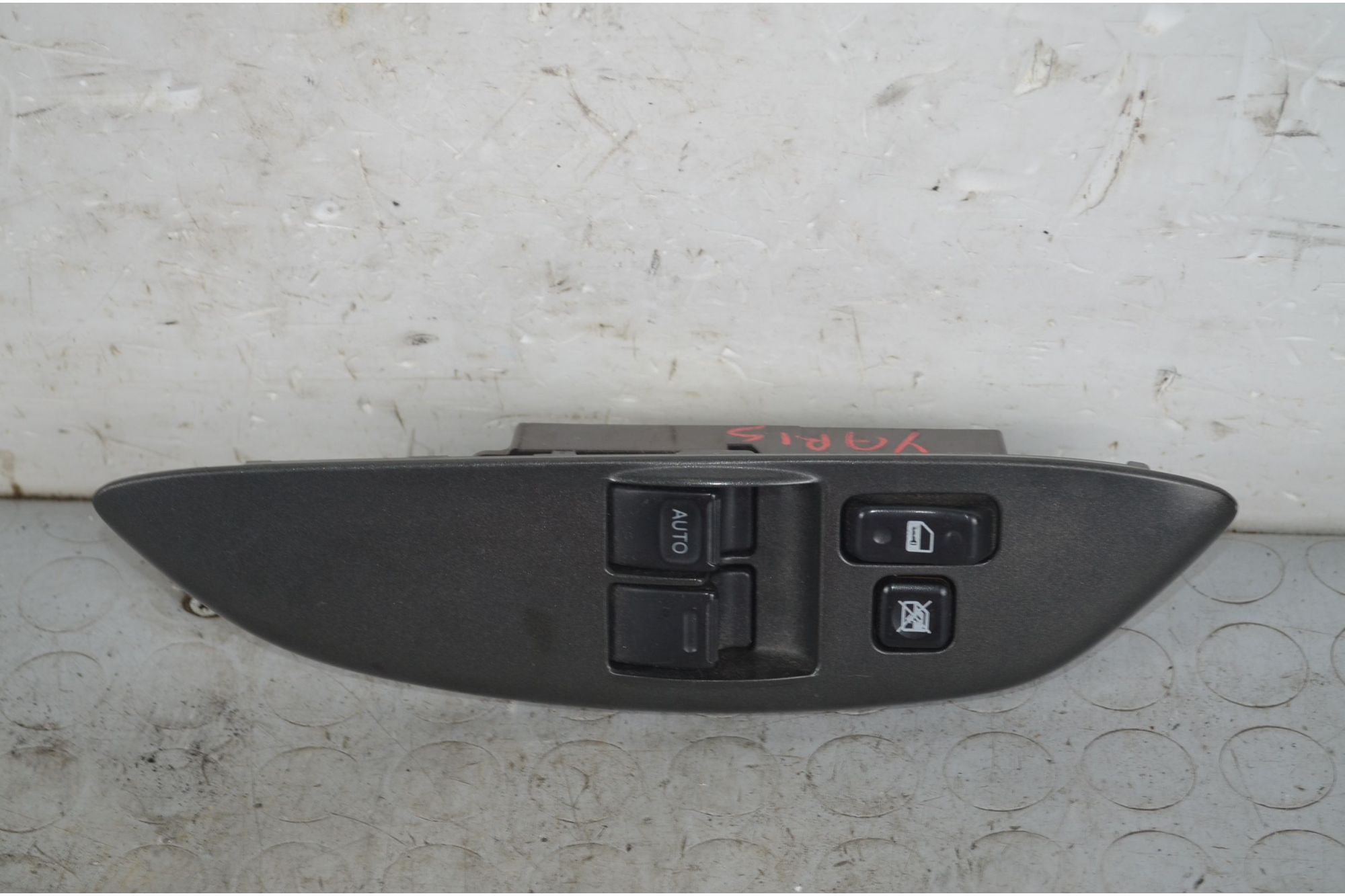 Pulsantiera alzacristalli anteriore SX Toyota Yaris Dal 1999 al 2005 Cod 848200D050  1721918730719