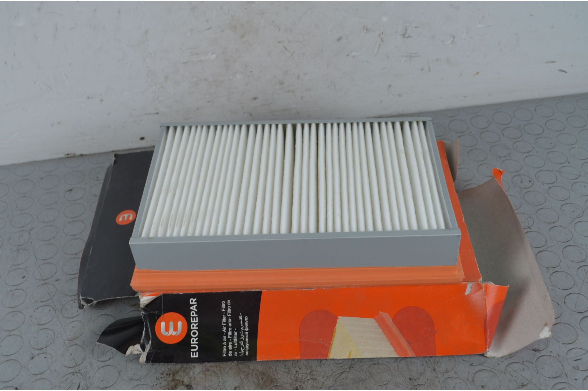 Filtro Aria Kia Carnival dal 1998 al 2006 Cod 147275  1722243572951