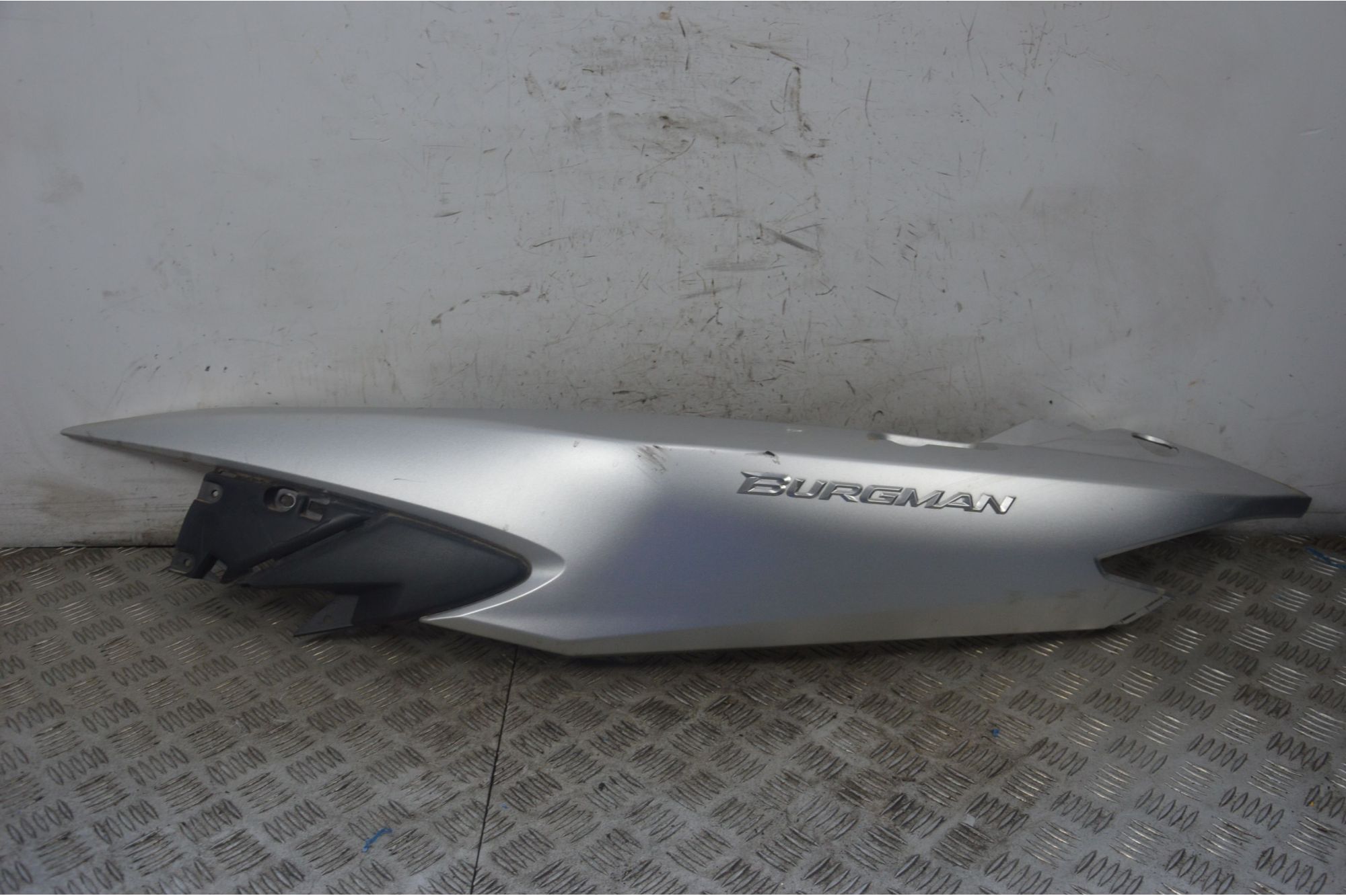 Carena Fianchetto Posteriore Sinistro Sx Suzuki Burgman AN 400 Dal 2022 al 2024  1722336519979