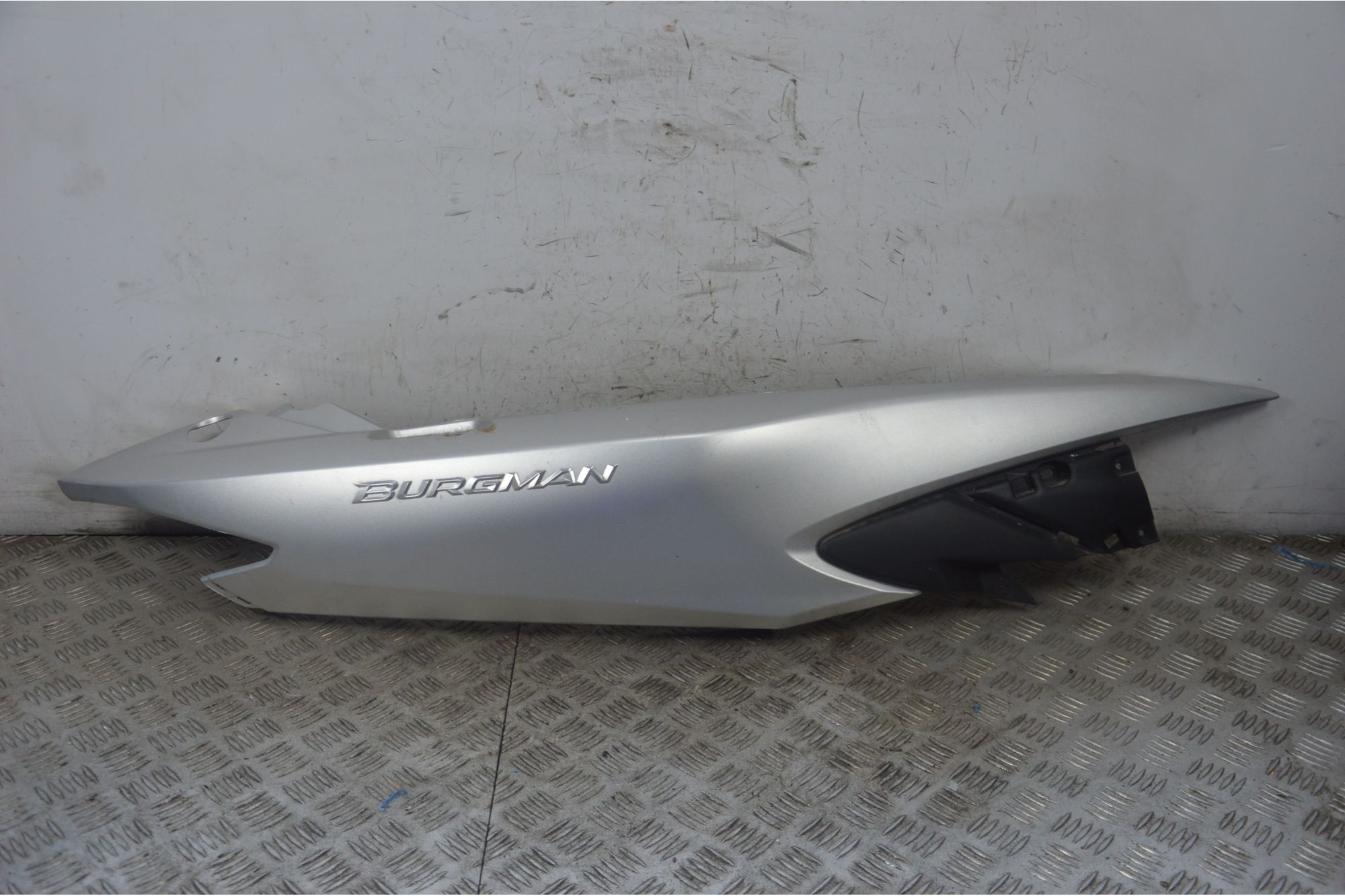 Carena Fianchetto Posteriore Destro Dx Suzuki Burgman AN 400 Dal 2022 al 2024  1722345397582