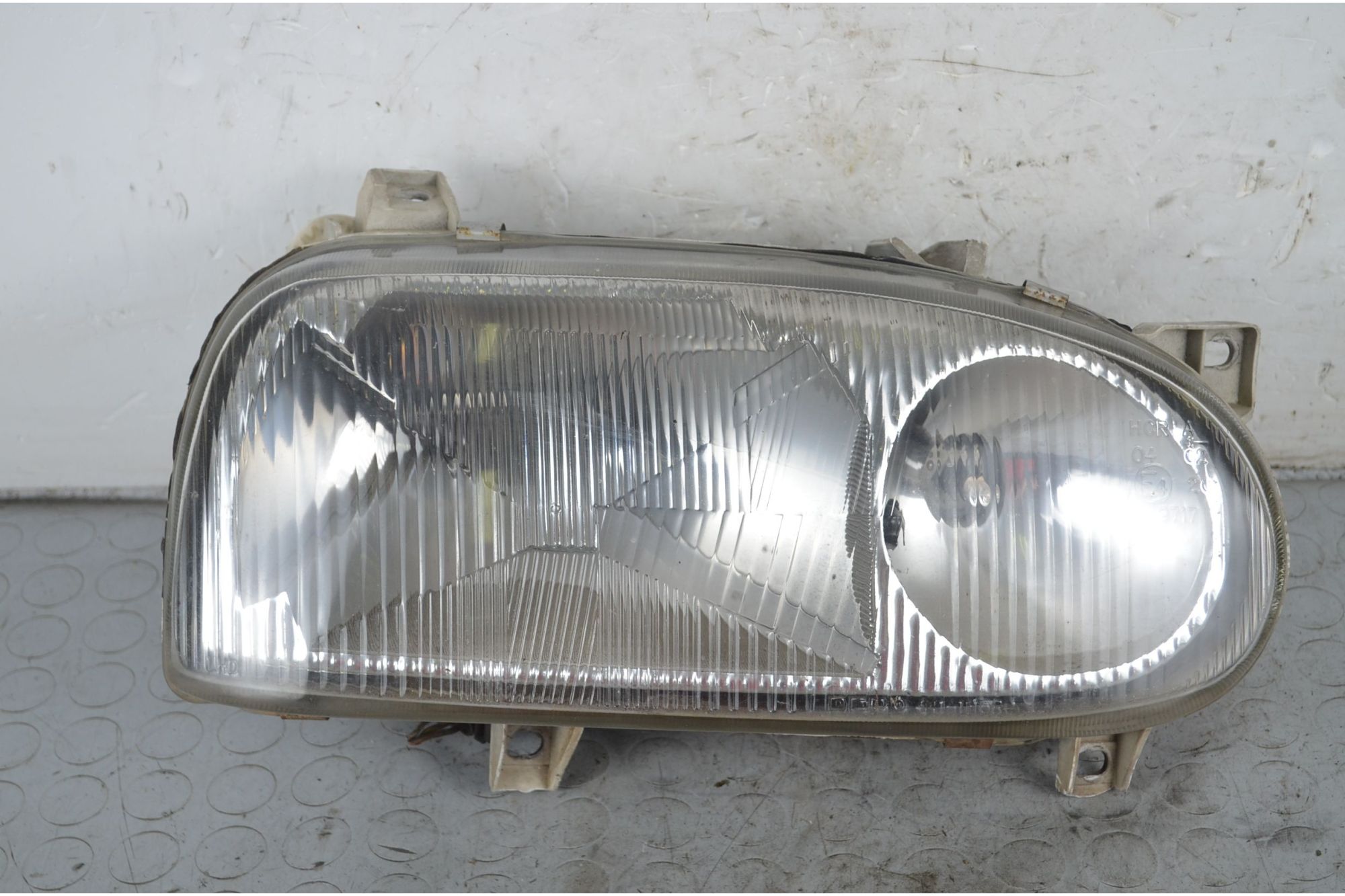 Faro Anteriore DX Volkswagen Golf III dal 1991 al 1999 Cod 084411115  1723532438965