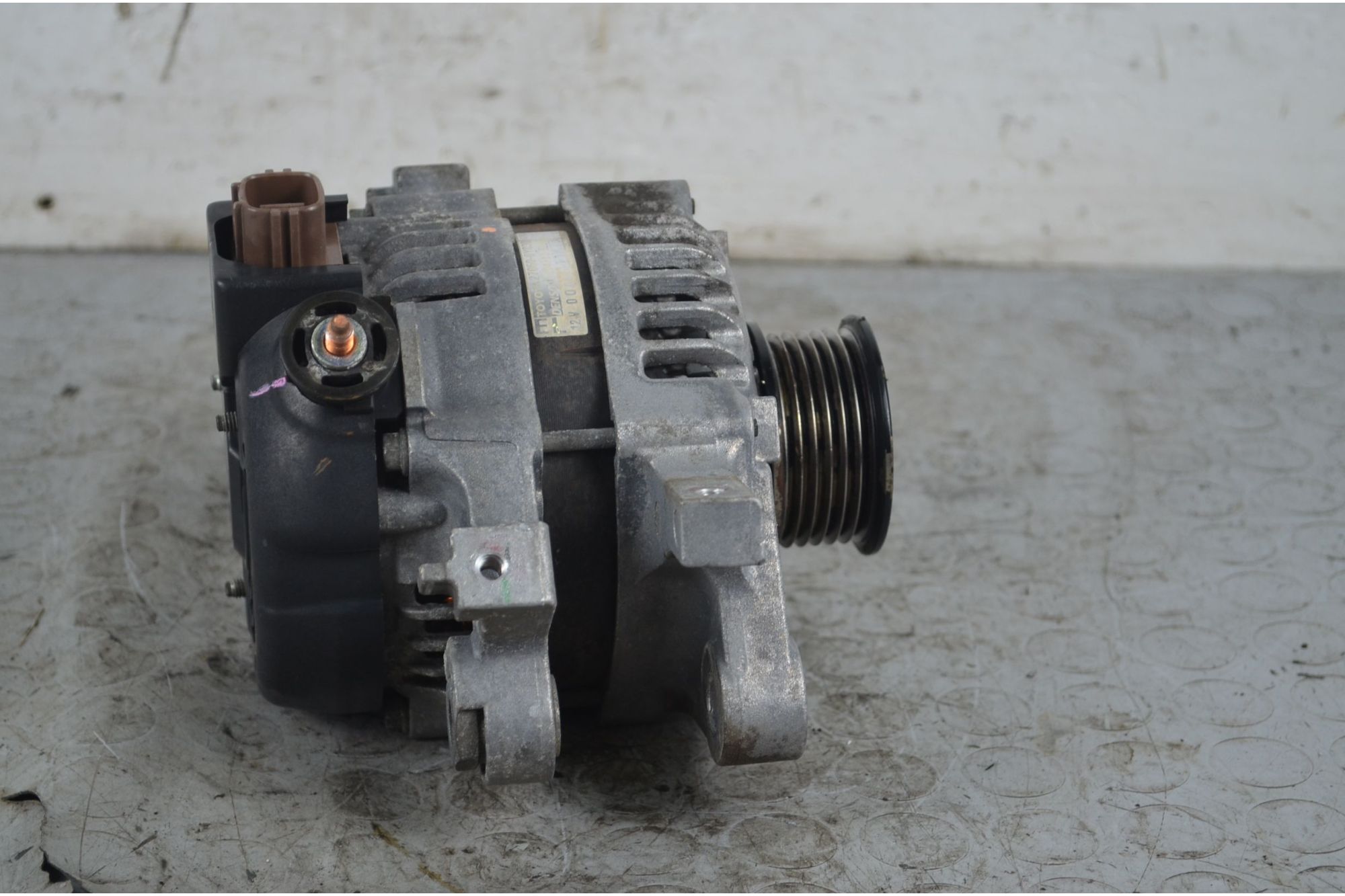 Alternatore Toyota Yaris II dal 2005 al 2011 Cod 270600Y030  1724754759036