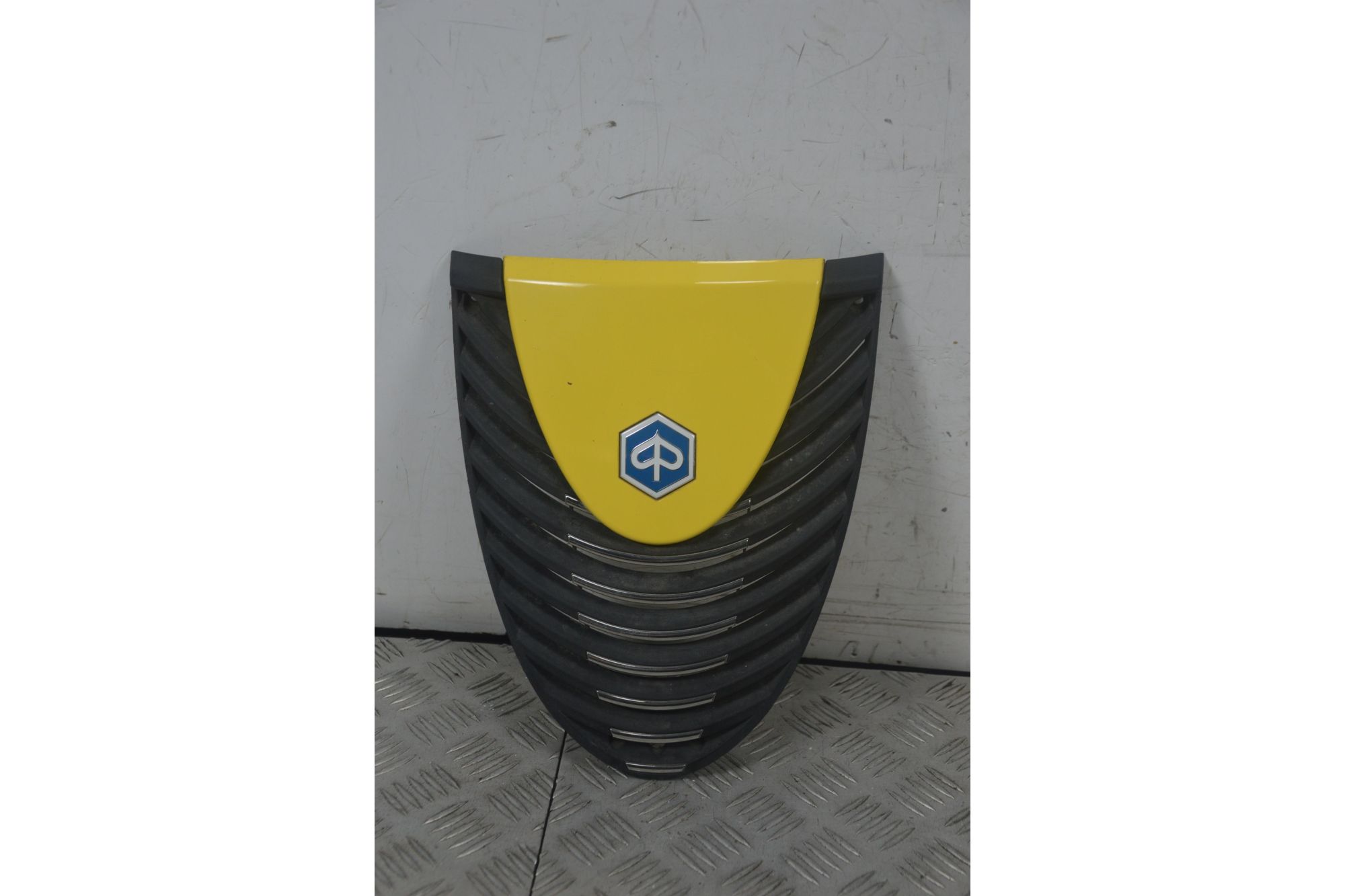 Carena Scudetto Anteriore Piaggio Carnaby 125 / 200 dal 2007 al 2011  1725527722189