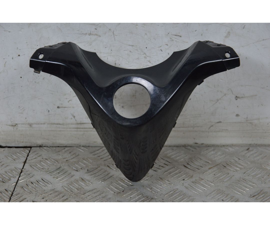 Carena Cornice Retroscudo Yamaha Tricity 125 / 155 dal 2014 al 2020 COD 2CM-F8312-00  1726566467871