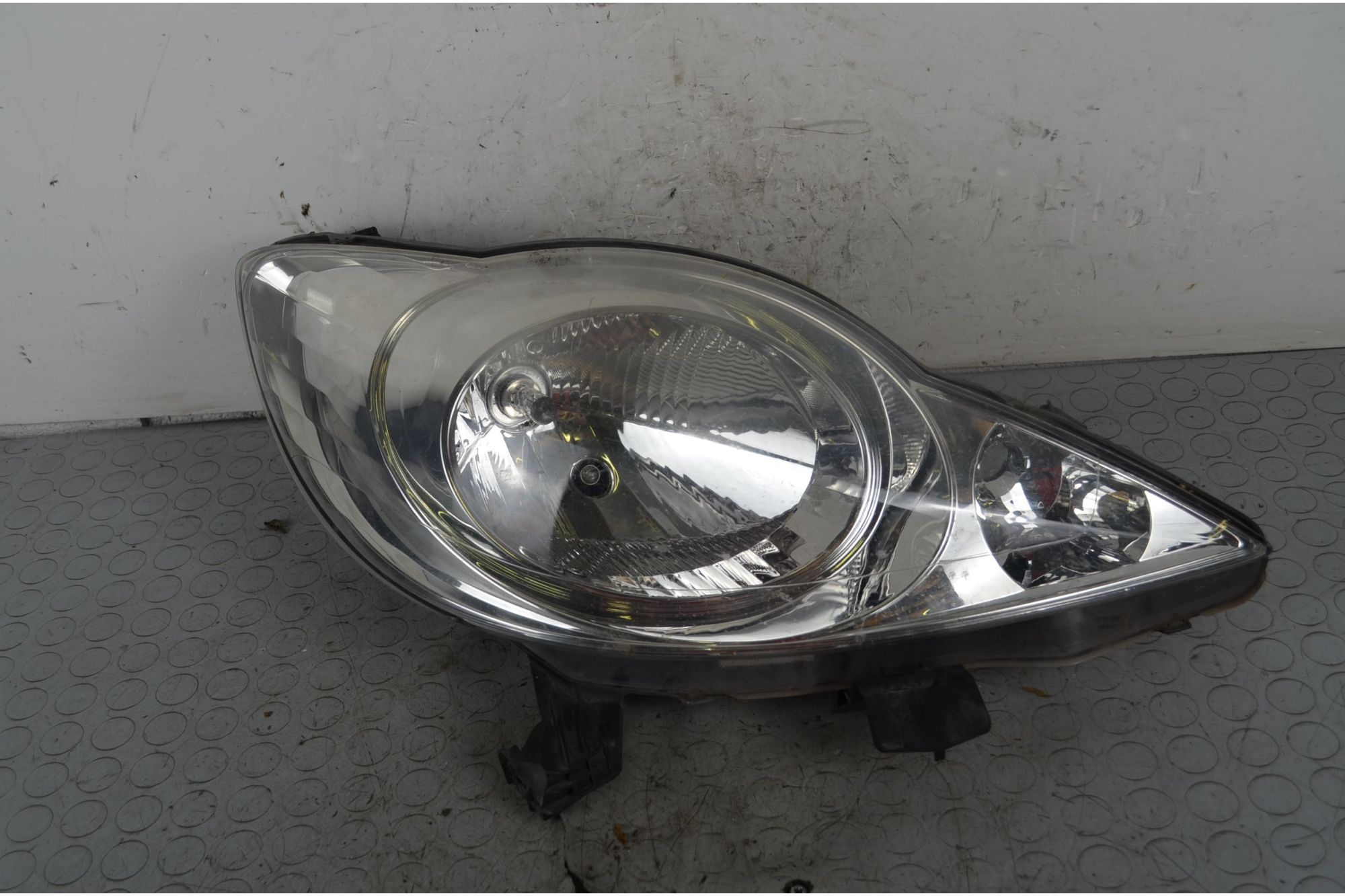 Faro Anteriore DX Peugeot 107 dal 2005 al 2014 Cod 620674  1726735324363