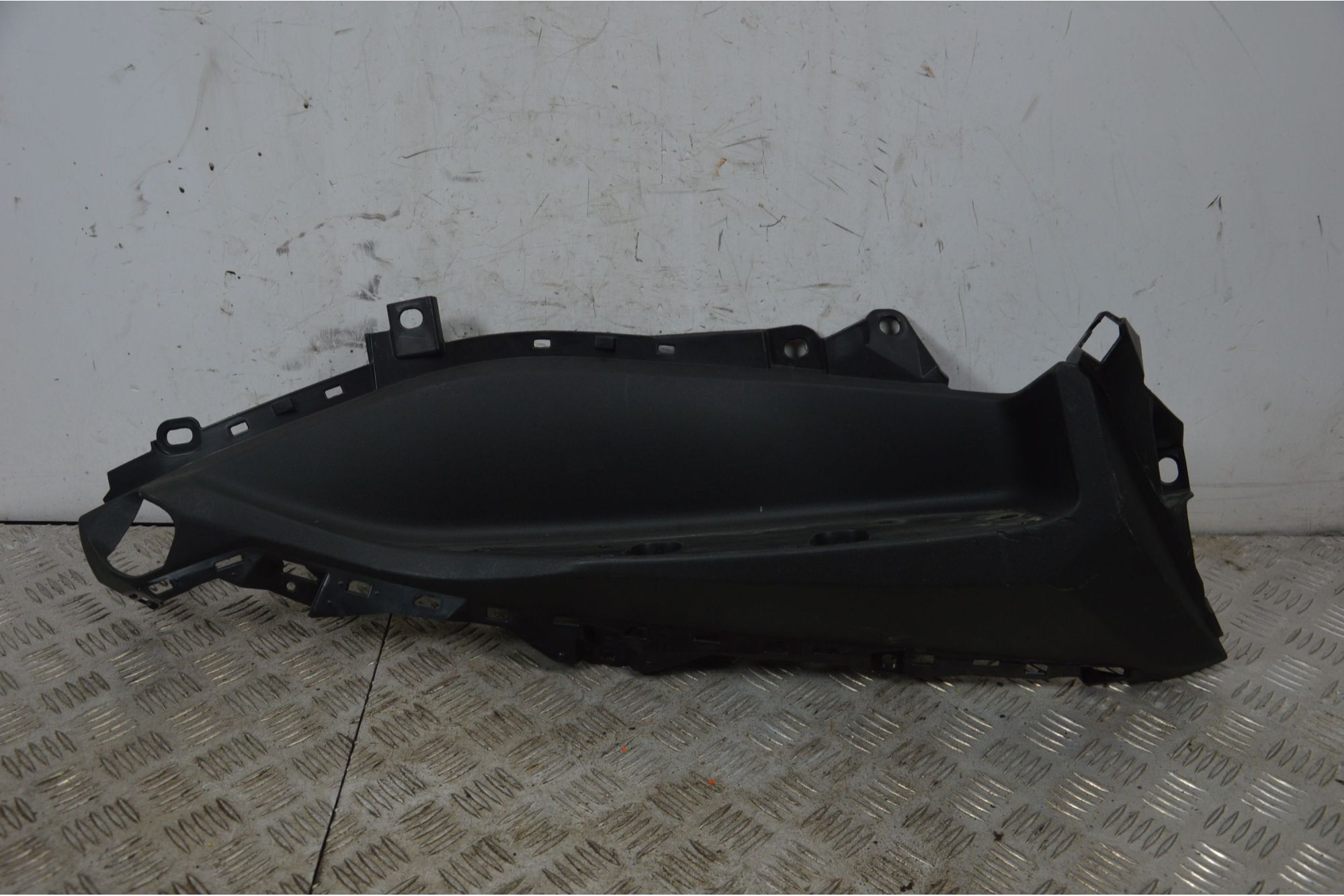 Carena Pedana Poggiapiedi Destra Dx Yamaha Xmax X-max 125 Dal 2018 al 2020 Cod BL1-F7488-00  1727427495545