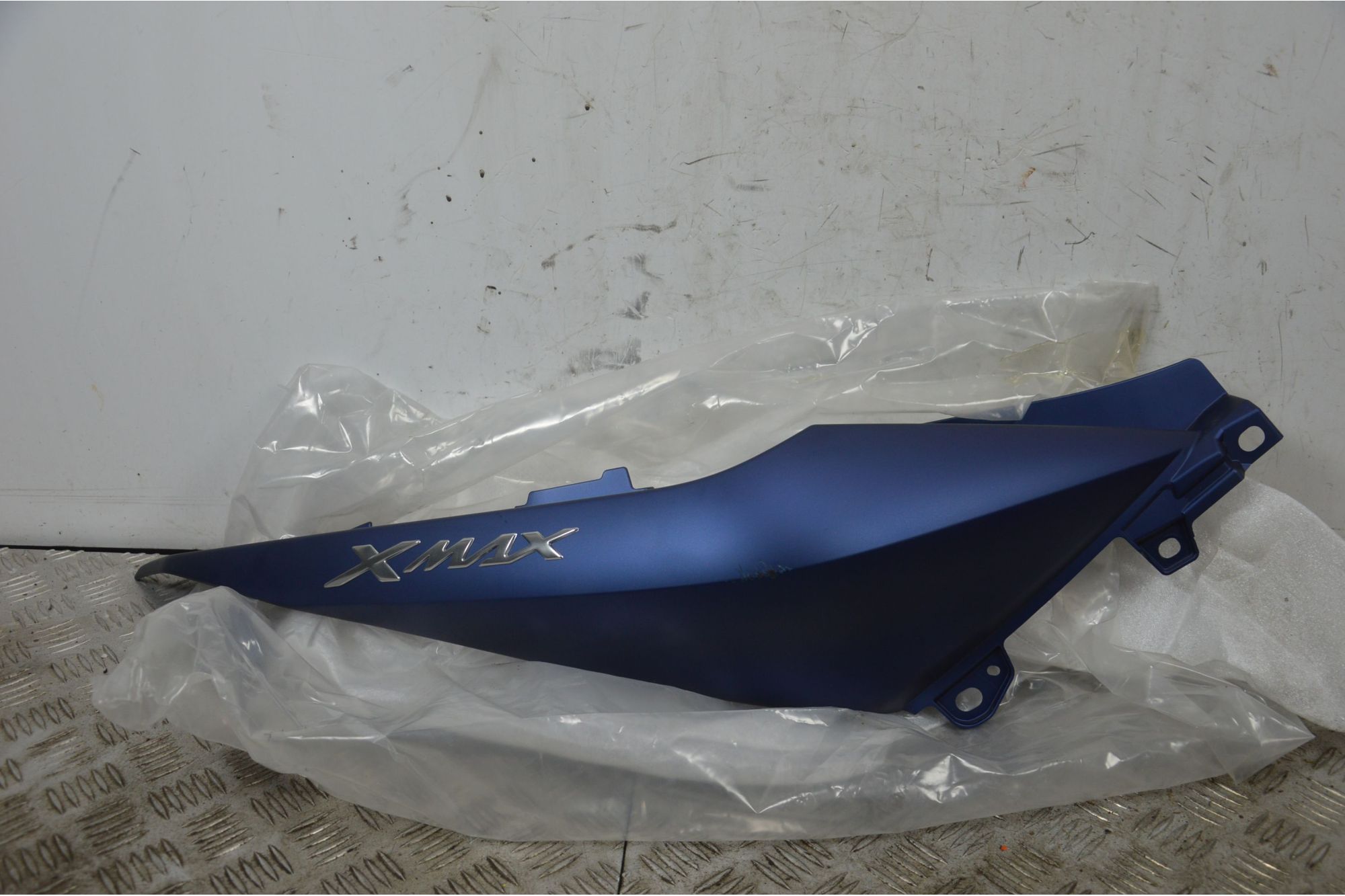 Carena Fianchetto Posteriore Destro Yamaha Xmax X-max 300 dal 2017 al 2020 COD BL1-F1741-00  1727450224501