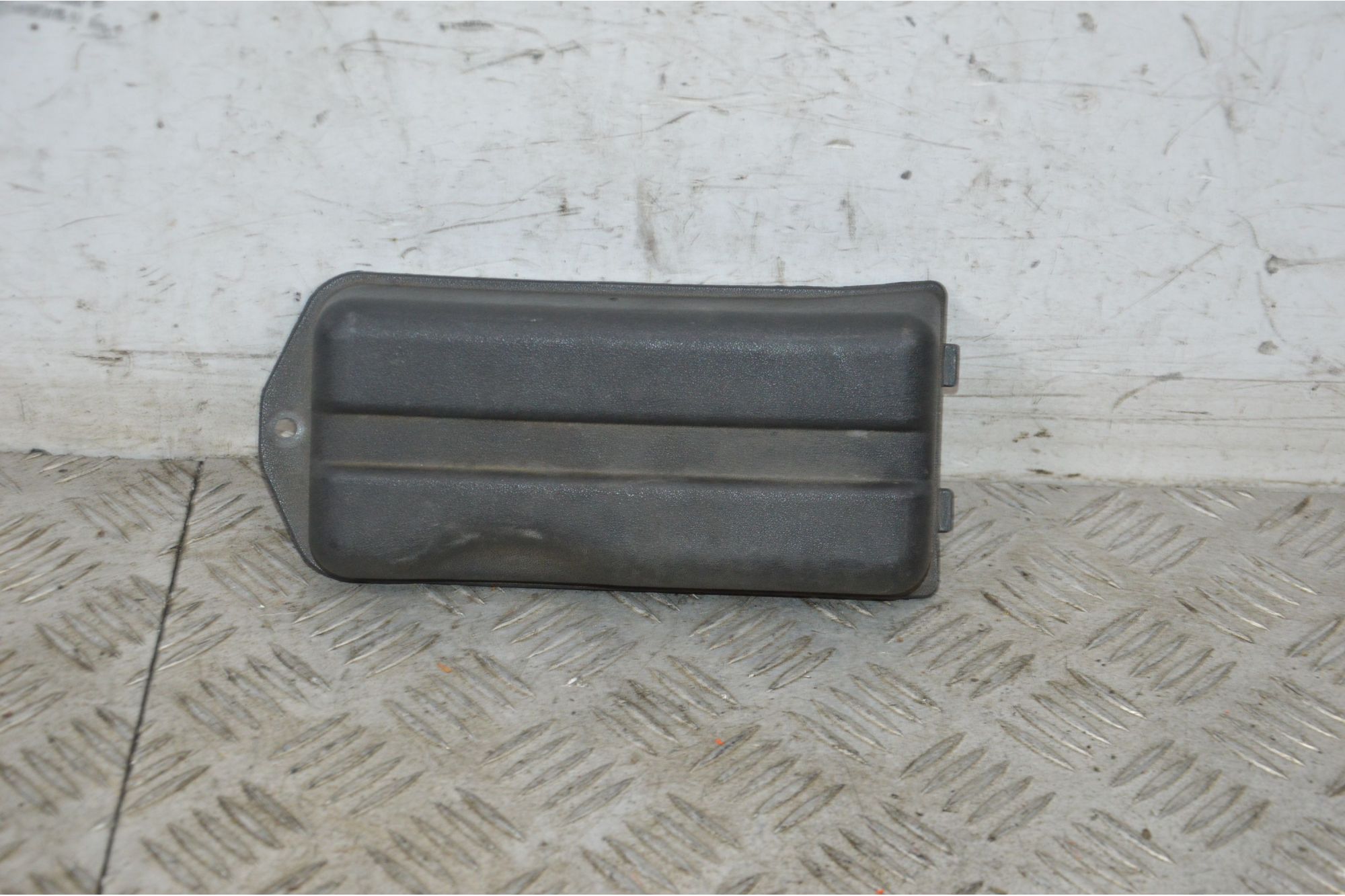 Carena Coperchio Batteria Piaggio Vespa LX 125 / 150 Dal 2005 al 2011  1727689718925