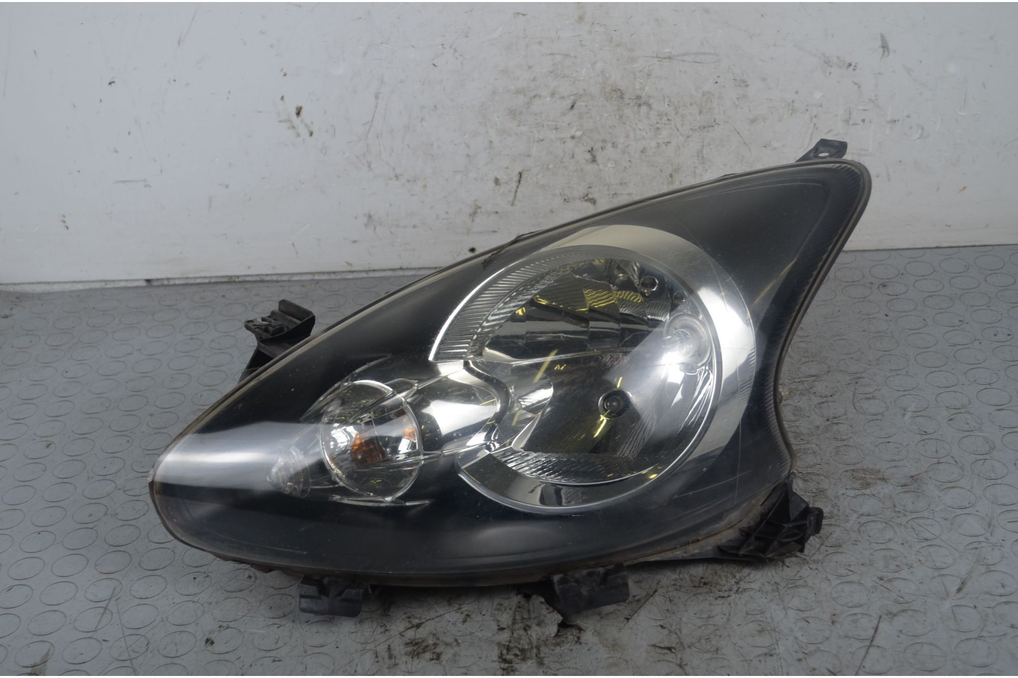 Faro anteriore SX Toyota Aygo  Dal 2005 al 2014 Cod 811700H011  1728543654878