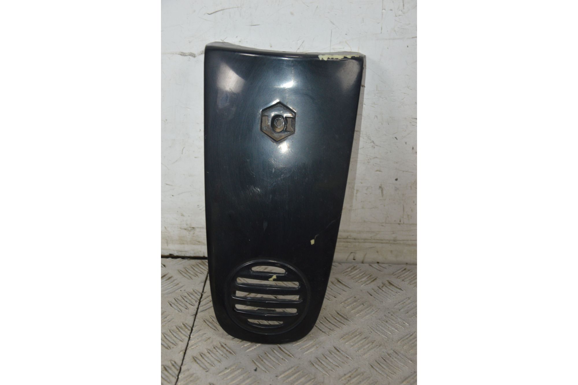 Carena Scudetto Anteriore Piaggio Vespa ET2 / ET4 / 50 / 125 / 150 dal 1996 al 2006  1728551033436