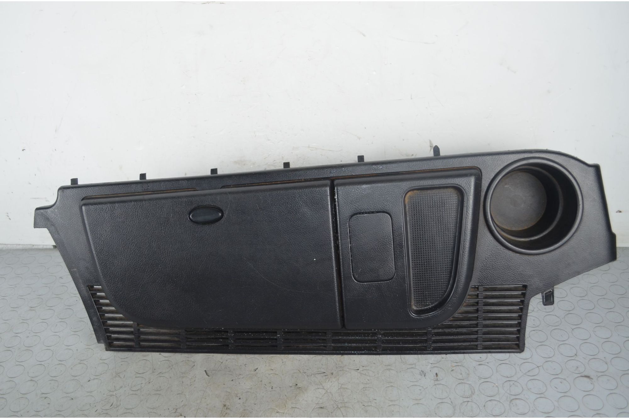 Vano Portaoggetti posteriore Land Rover Discovery III Dal 2004 al 2009 Cod ESJ501000  1729843707332