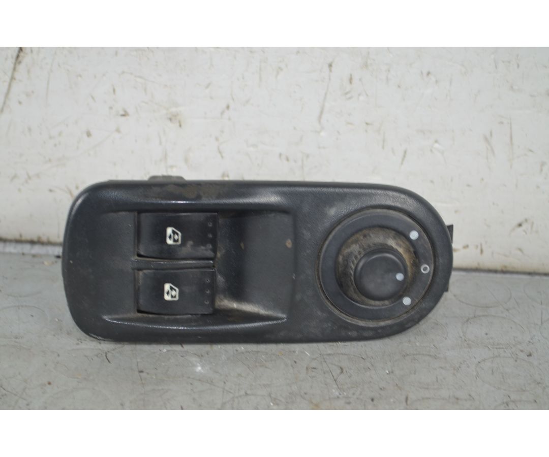 Pulsantiera Alzacristalli anteriore SX Renault Trafic Dal 2001 al 2014 Cod 8200011867