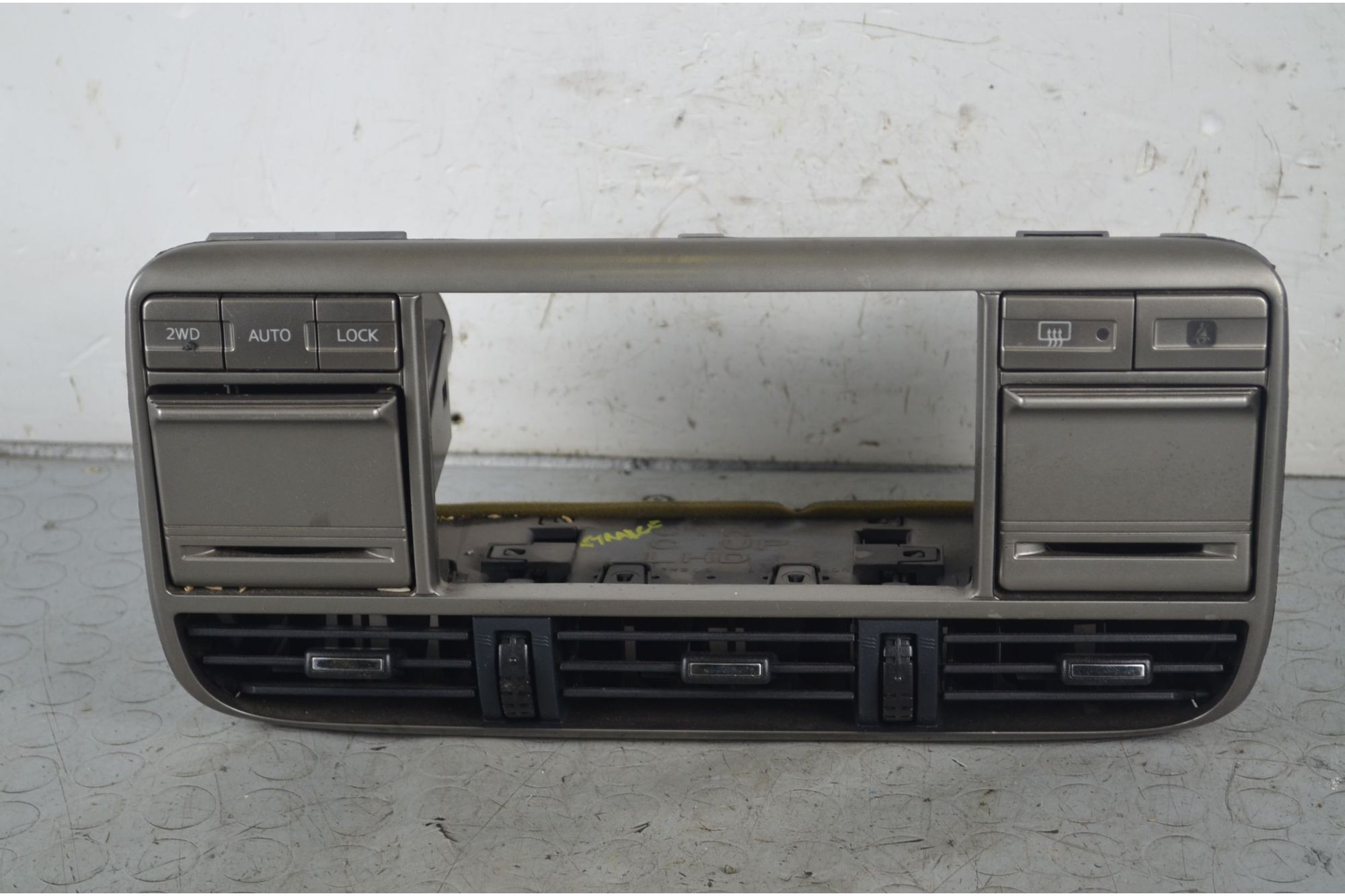 Cornice Rivestimento Autoradio + Bocchette Aria + Pulsanti Aria Nissan X-Trail Dal 2001 al 2006 Cod 687508H800  1729860669538