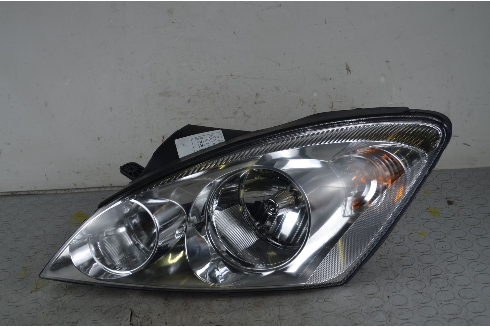 Faro Anteriore SX Kia Ceed Dal 2006 al 2012 Cod 921011H000  1730283296348