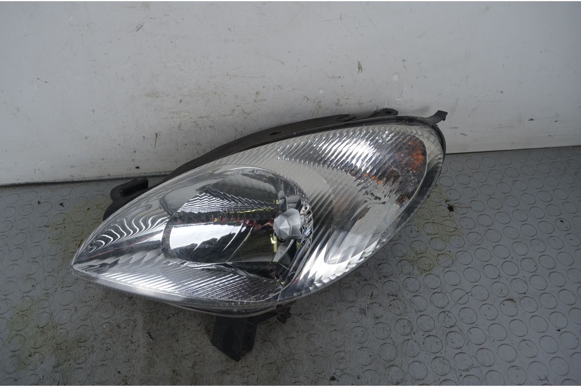 Faro Anteriore SX Citroen Xsara Picasso Dal 1999 al 2012 Cod 6204W0  1730798264511