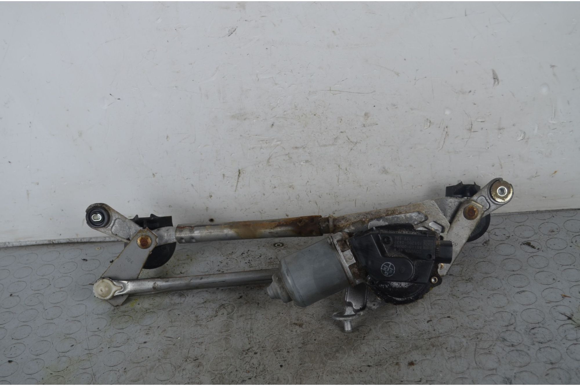 Motorino Tergicristallo anteriore Toyota Yaris Dal 2005 al 2011 Cod 851100D080  1730806038158