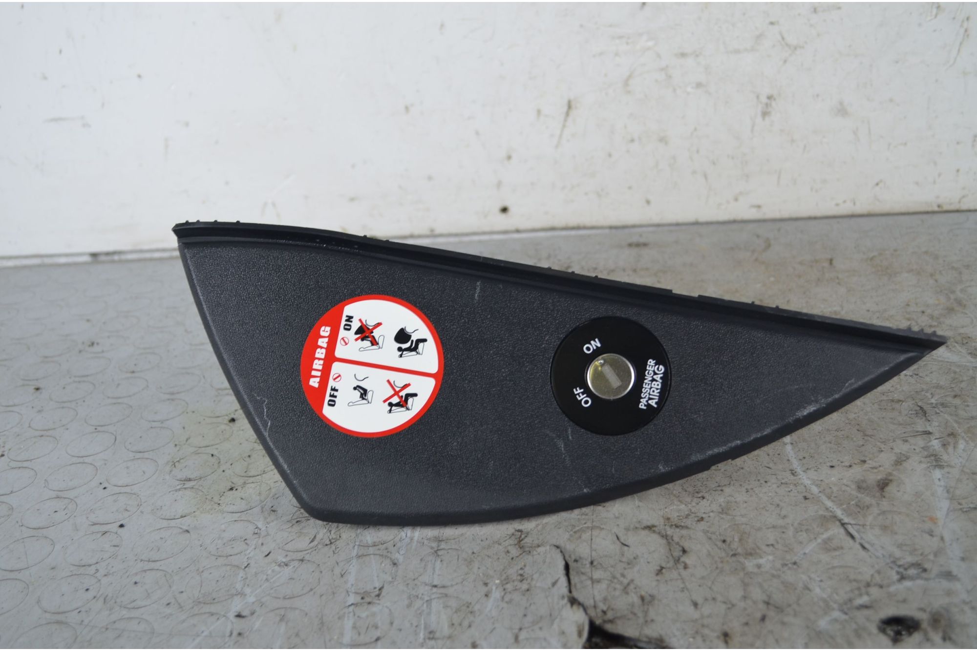 Pulsantiera Attivazione Airbag Kia Soul Dal 2008 al 2013 Cod 84766-2K100  1730975247788