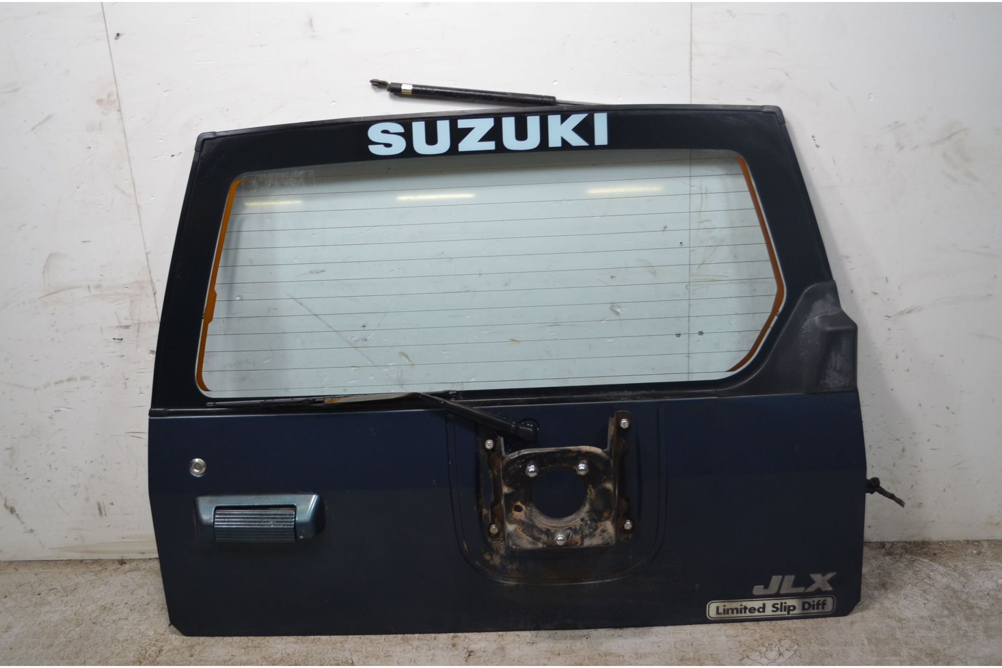 Portellone Bagagliaio Posteriore Suzuki Vitara Dal 1988 al 1998 Cod 6770063A20000  1731332682815