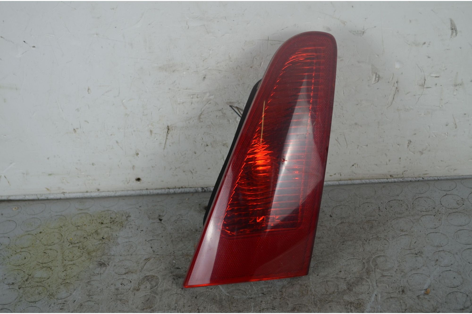 Fanale Stop posteriore interno SX Alfa Romeo 147 Dal 2000 al 2010 Cod 46556346  1731657298852