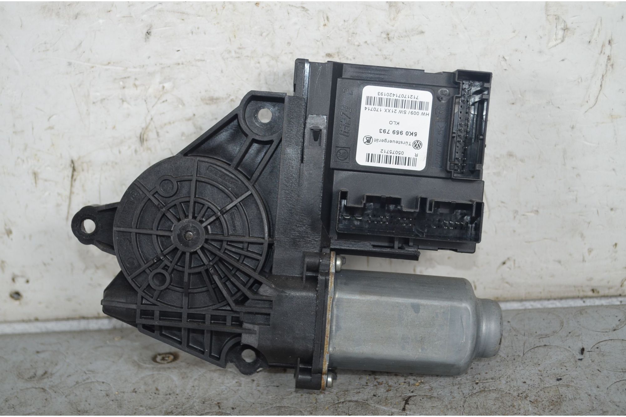 Motorino Alzacristalli Anteriore SX Volkswagen Touran Dal 2003 al 2010 Cod 5K0959793  1732197236564