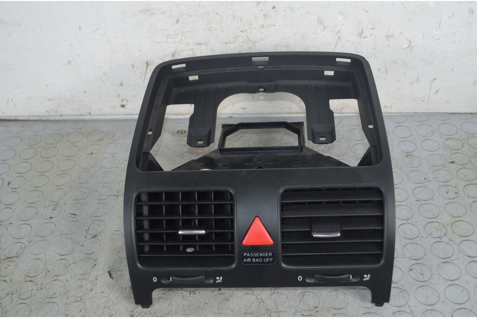 Bocchette Aria Centrali + Pulsantiera quattro frecce Volkswagen Golf V  Dal 2003 al 2009 Cod 1K0819735  1732784277178