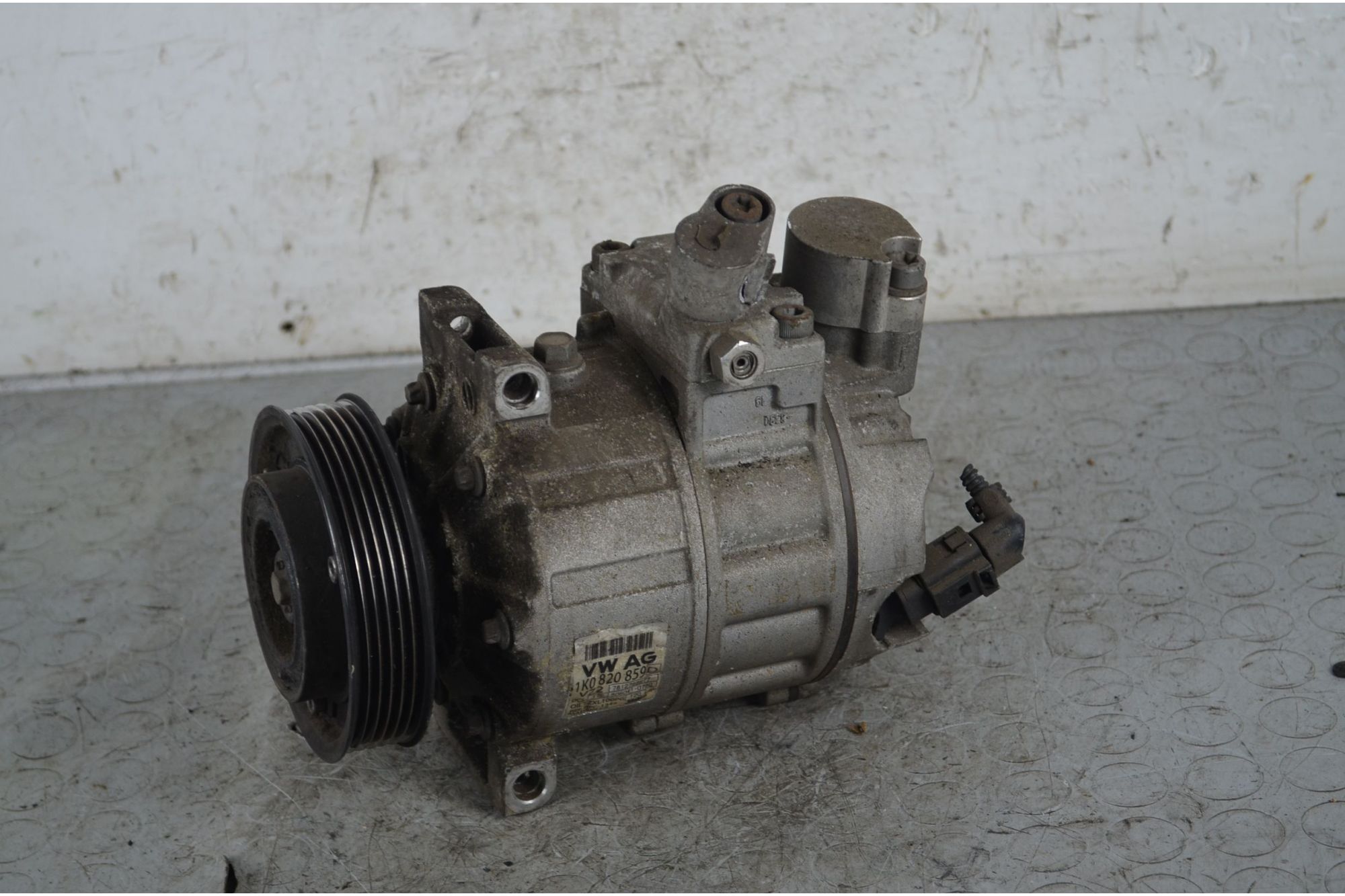 Compressore AC Volkswagen Golf V Dal 2003 al 2009 Cod 1K0820859  1737013936949