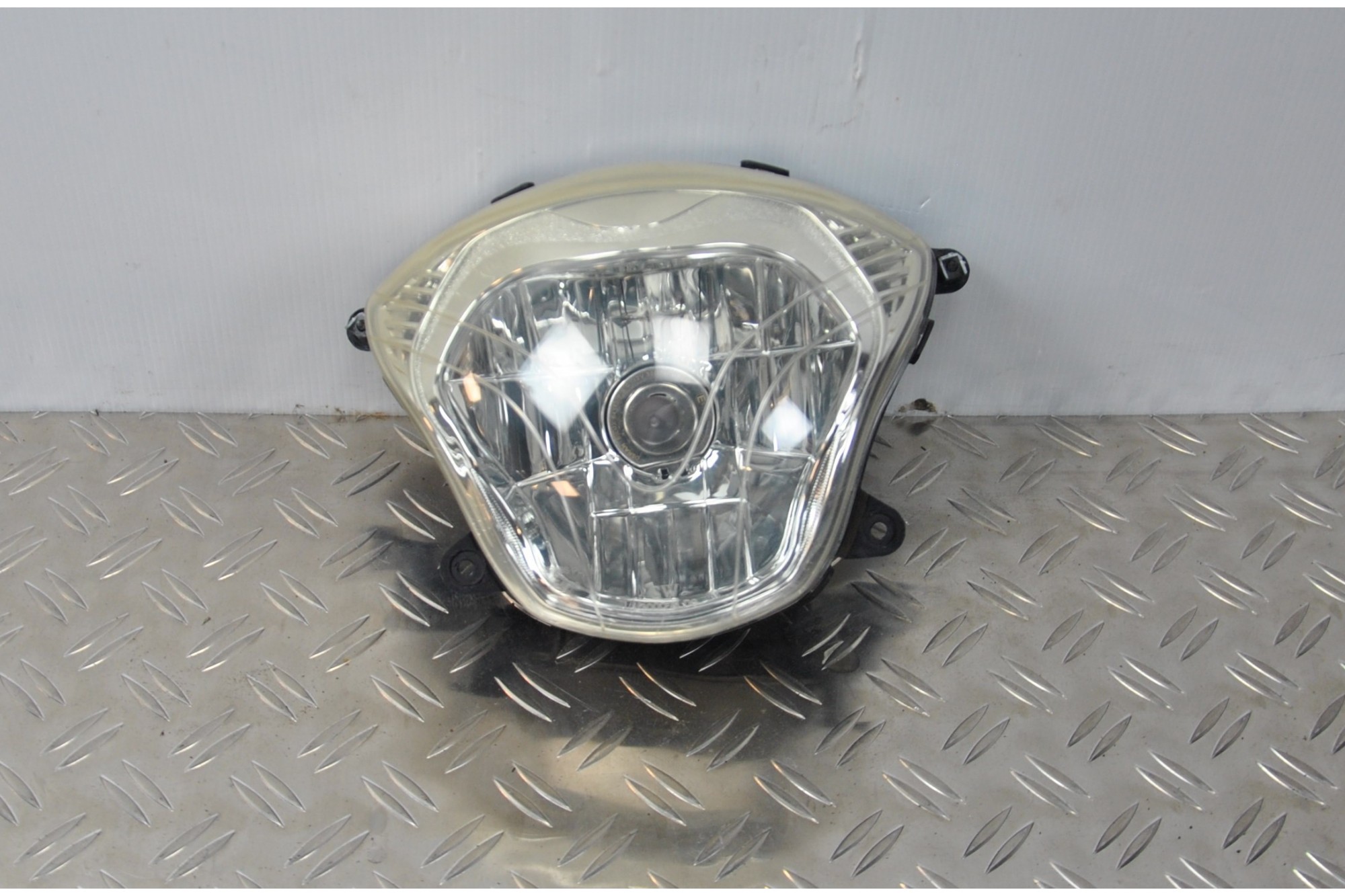 Faro Fanale Anteriore Kymco People One 125 dal 2013 al 2016 cod 30020-ALD9-000  1618928398155