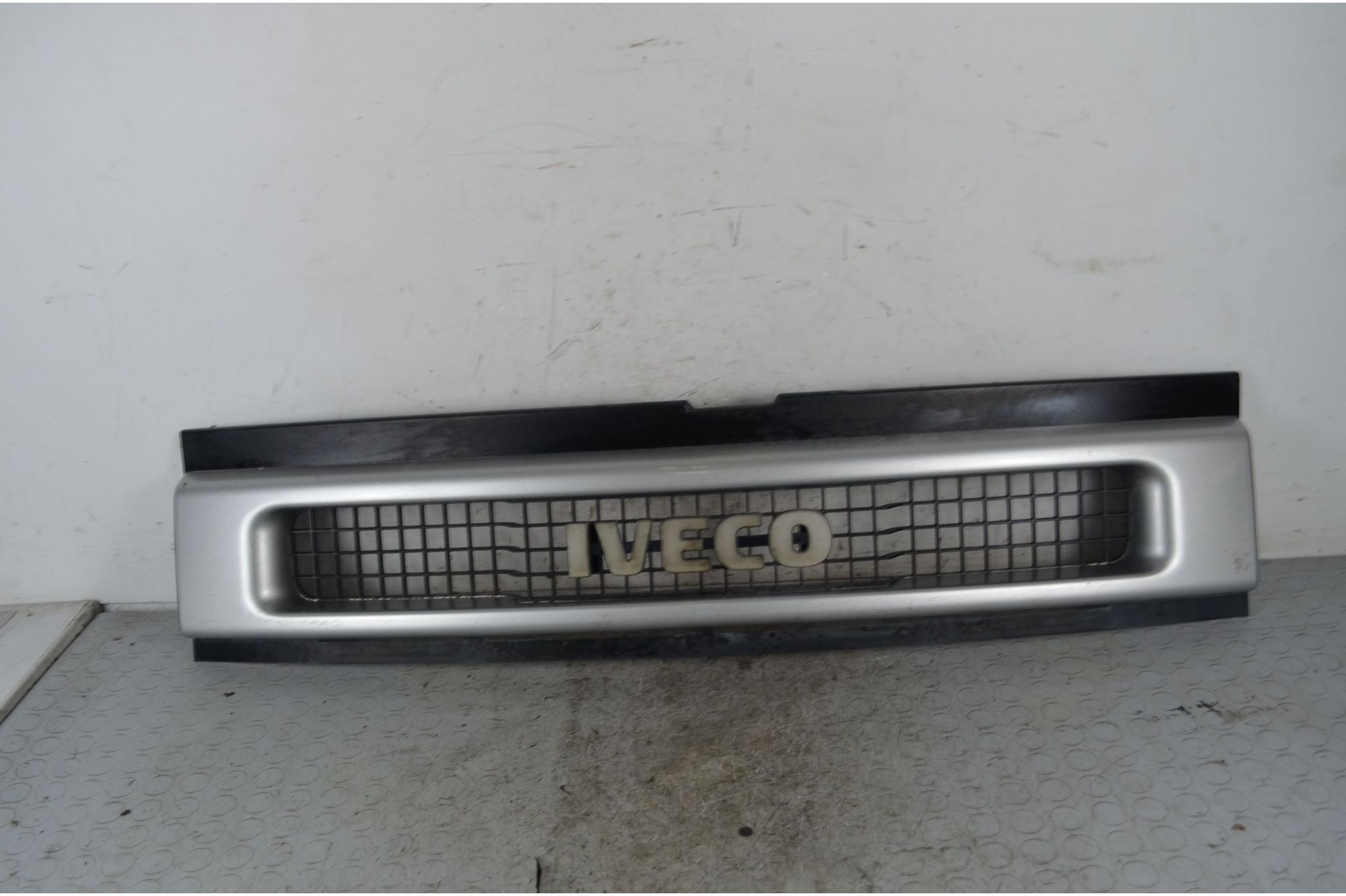 Griglia anteriore Iveco Daily Dal 2000 al 2006 Cod OE 504046218  1737104843408