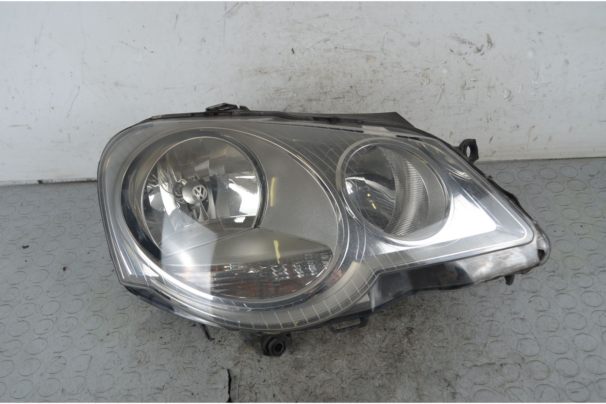 Faro fanale anteriore DX Volkswagen Polo Dal 2005 al 2009 Cod oe 6Q1941008A  1737385988300