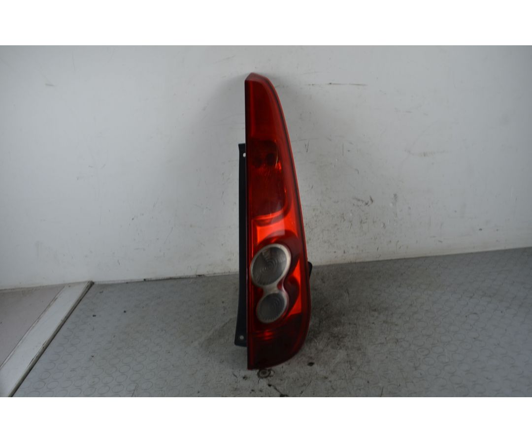 Fanale Stop Posteriore DX Ford Fiesta V  Dal 2002 al 2008 Cod 1437625  1739365578211