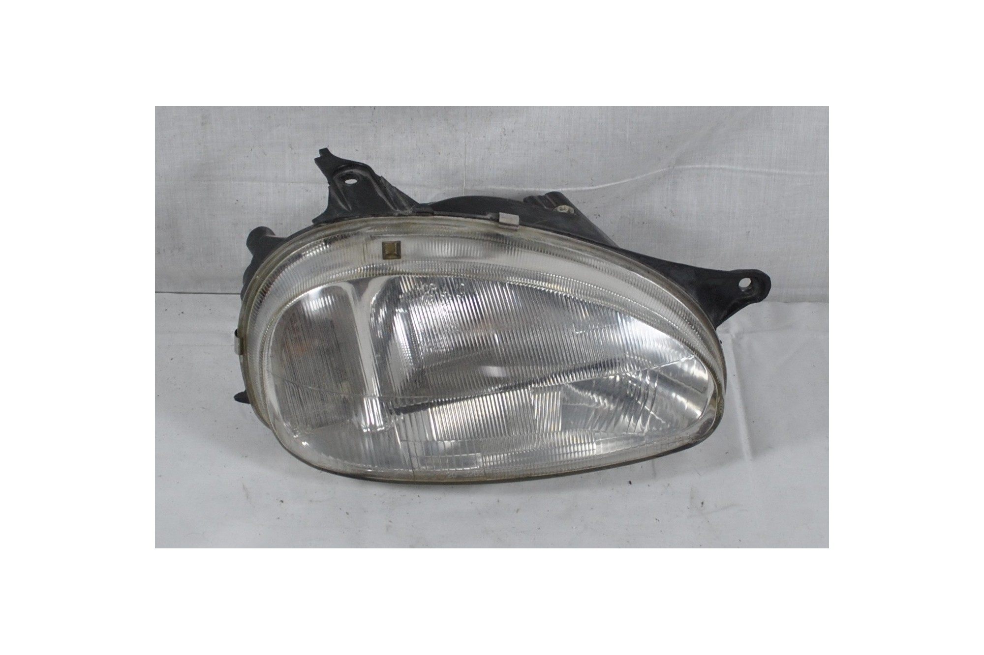 Faro anteriore DX Opel Corsa B Dal 1993 al 2000 Cod 90444785  1621436821114