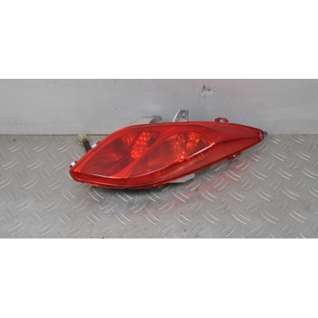 Fanale Stop Posteriore Destro Dx Yamaha Xmax X-max 125 / 250 dal 2010 al 2013 cod 3048490  1622206784950