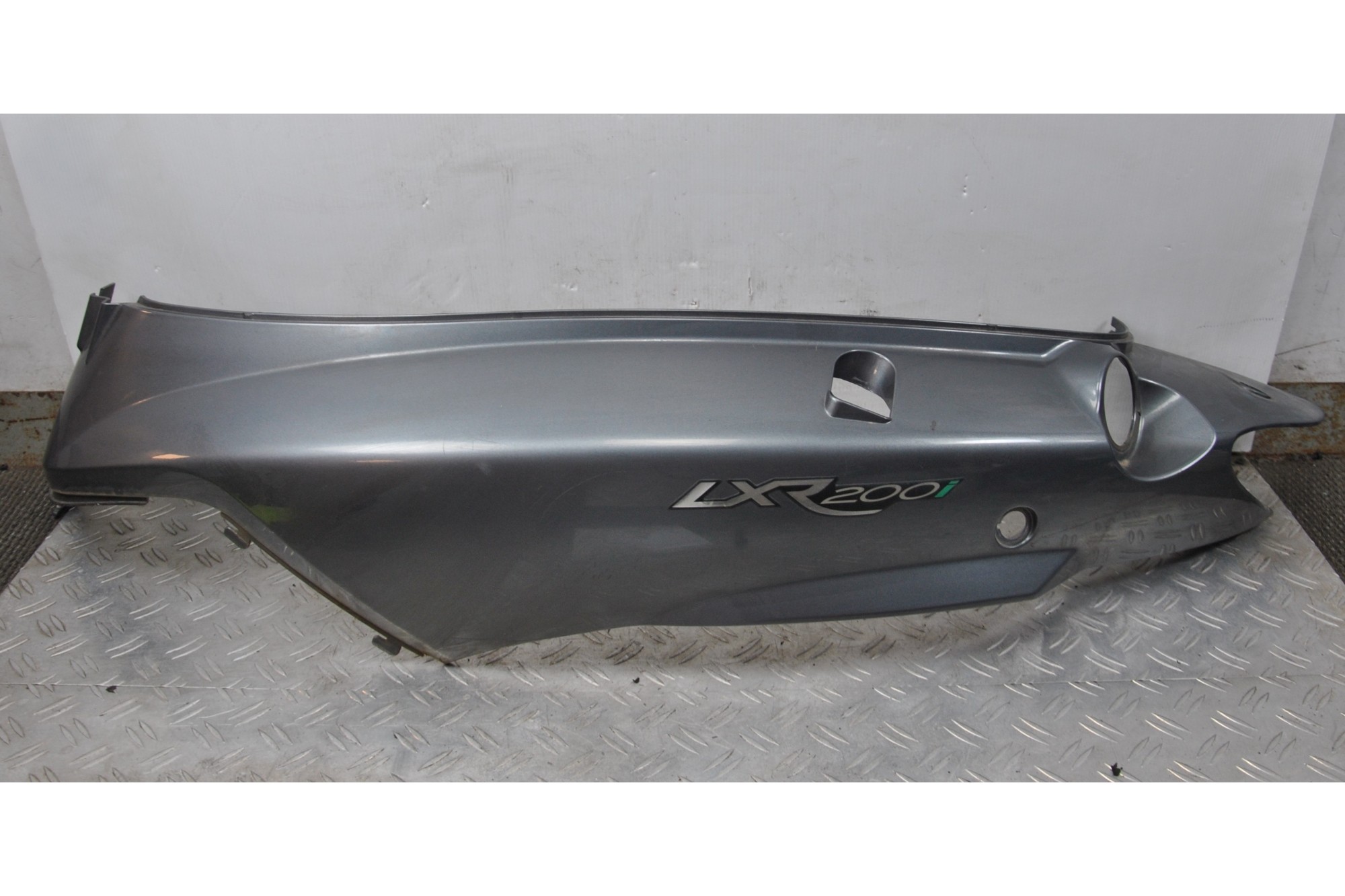 Carena Fianchetto Laterale posteriore Sinistro Sx Peugeot LXR 200 dal 2009 al 2014 cod 83600-HHA-0000  1625840802141