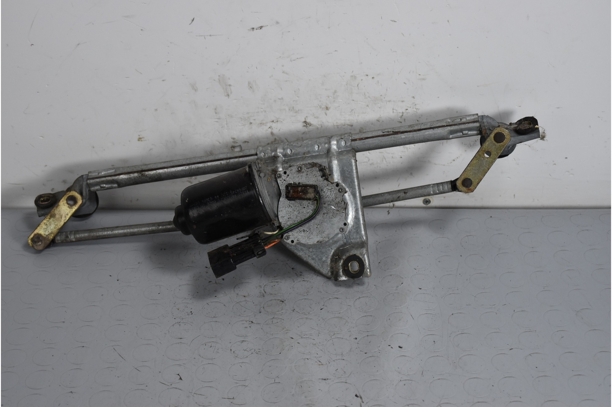 Motorino tergicristallo anteriore Opel Corsa B Dal 1993 al 2000 Cod 22084745  1639062491038