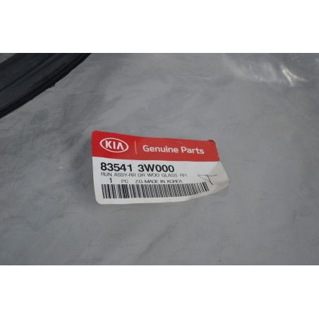 Guarnizione Sportello Posteriore Destro Kia Sportage Dal 2004 al 2010 Cod 835413W000  1647947941677